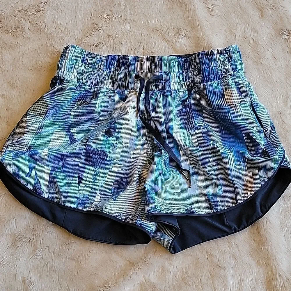 LULULEMON CHOOSE A SIDE SHORTS - BLACK NIGHT AND SUN DAZED MULTI BLUE, SIZE 4